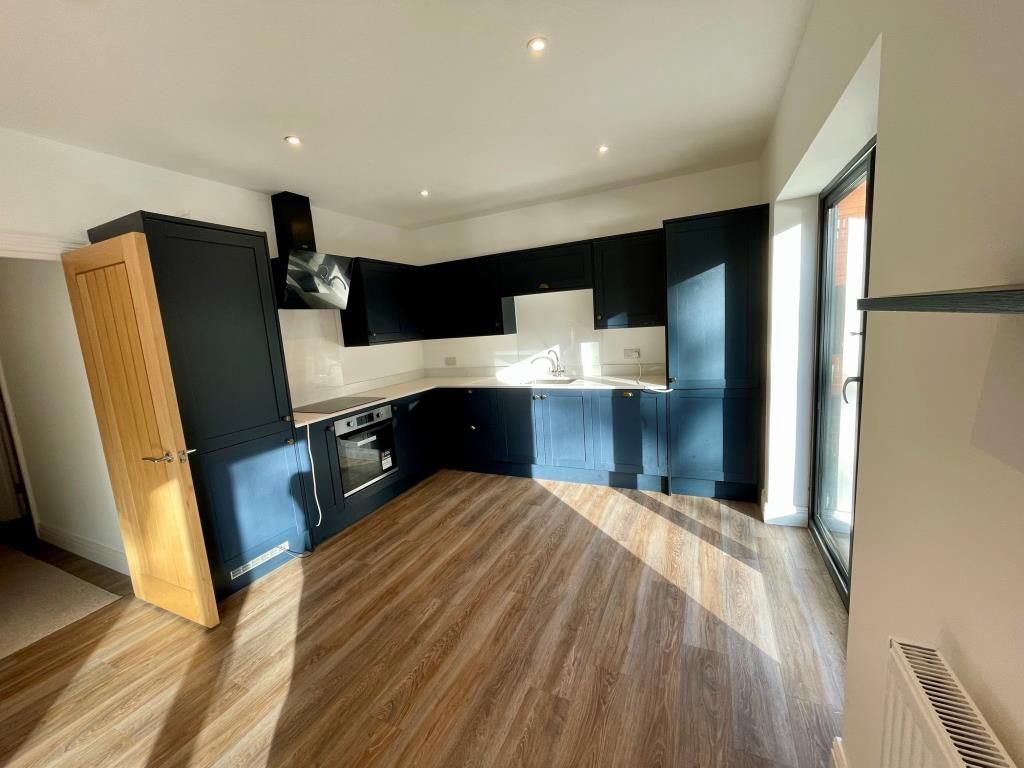 Property photo 2 of 6 Kitchen