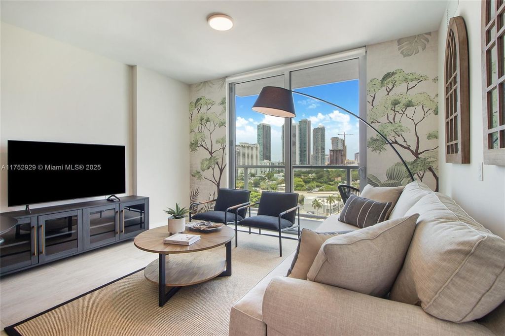 Property photo 3 of 12 <Alttext/>