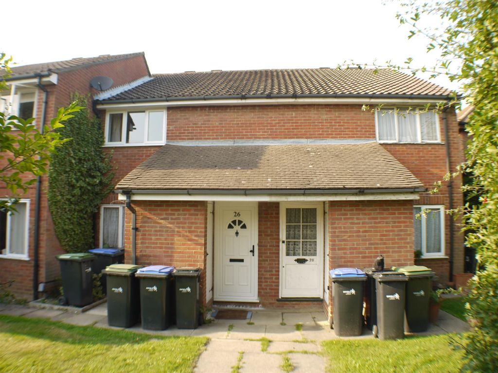 Property photo 1 of 9 Green Road N14