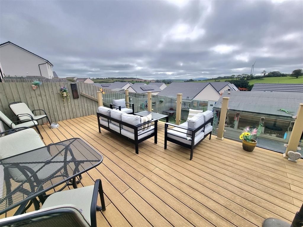 Property photo 3 of 17 Terrace.Jpg