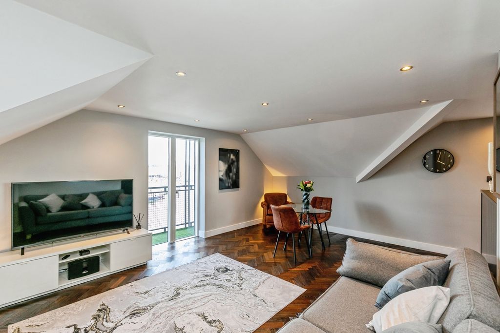 Property photo 2 of 15 Pbox-Img.Jpg