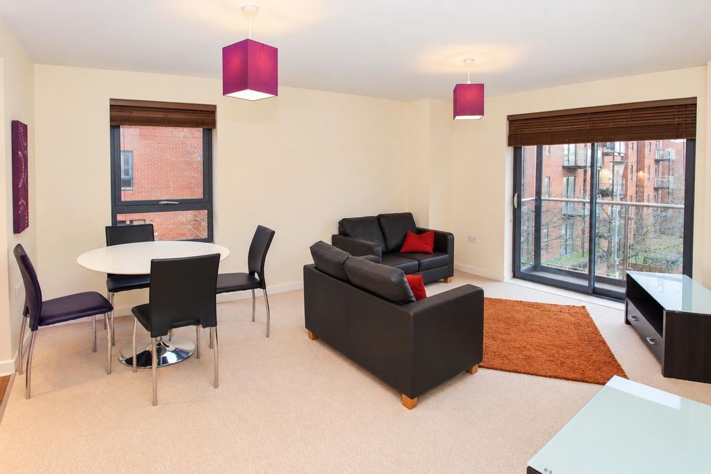 Property photo 2 of 9 Spacious Bright Living Room With Dining Area...