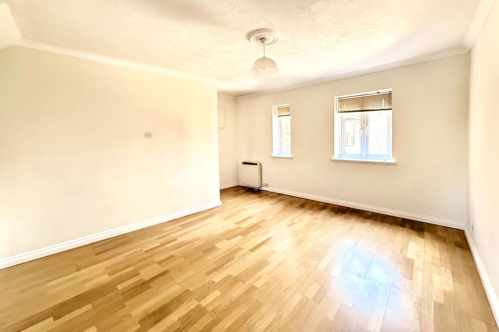 Property photo 2 of 12 Flat 3, The Old Mill, Northgate, Chichester, Po19 1Bp