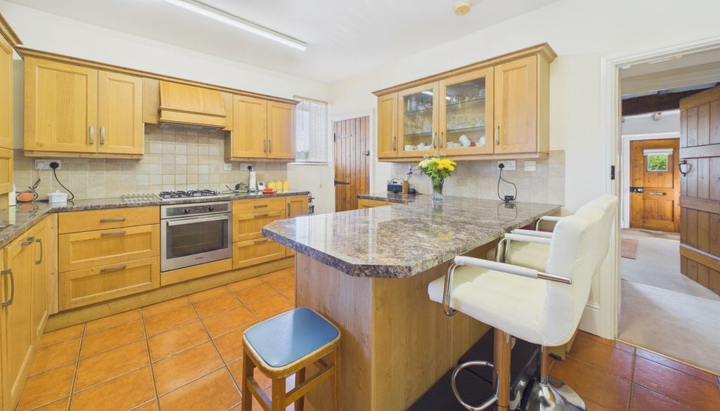 Property photo 2 of 17 1858116