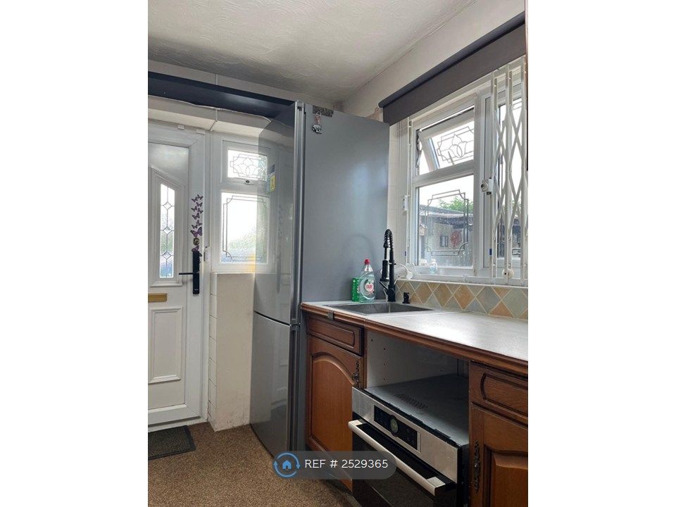 Property photo 3 of 15 Kitchen