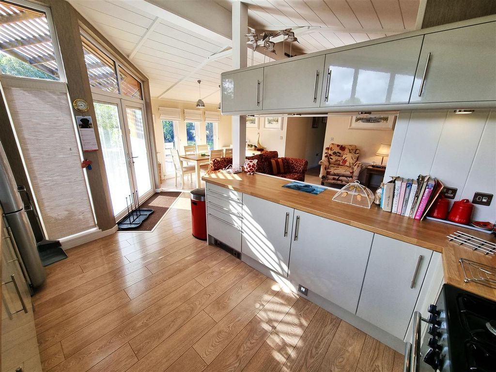 Property photo 2 of 12 Kitchen 2.Jpg