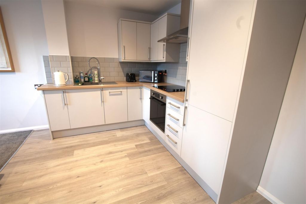 Property photo 1 of 7 Kitchen.Jpg