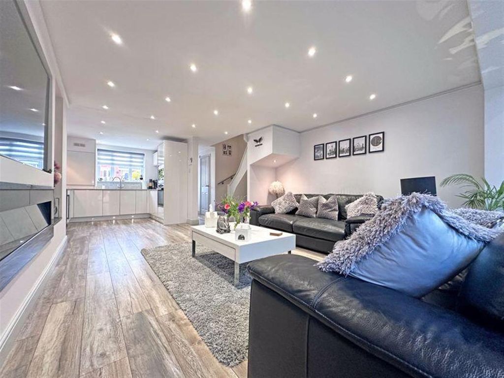 Property photo 2 of 30