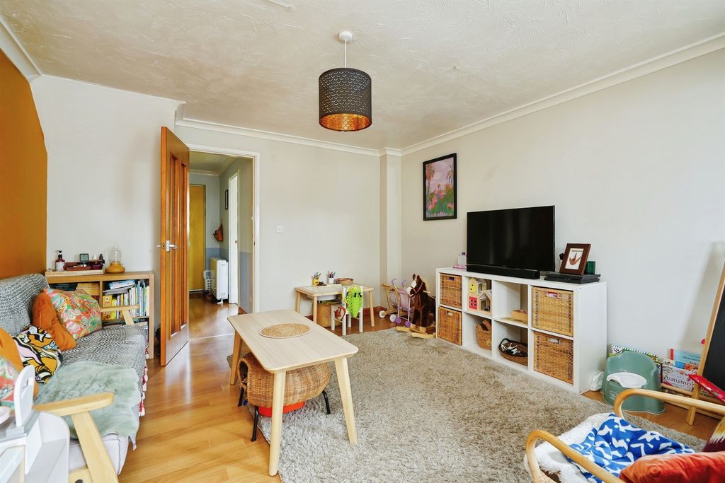 Property photo 3 of 14