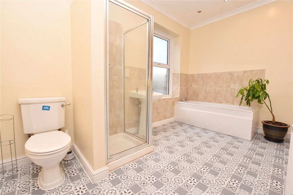 Property photo 2 of 15 Bathroom