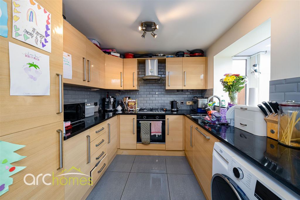 Property photo 3 of 25 Penswick-7.Jpg