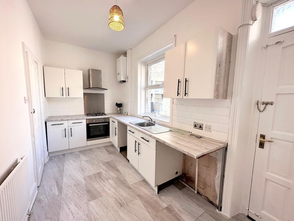Property photo 3 of 14 Dining Kitchen