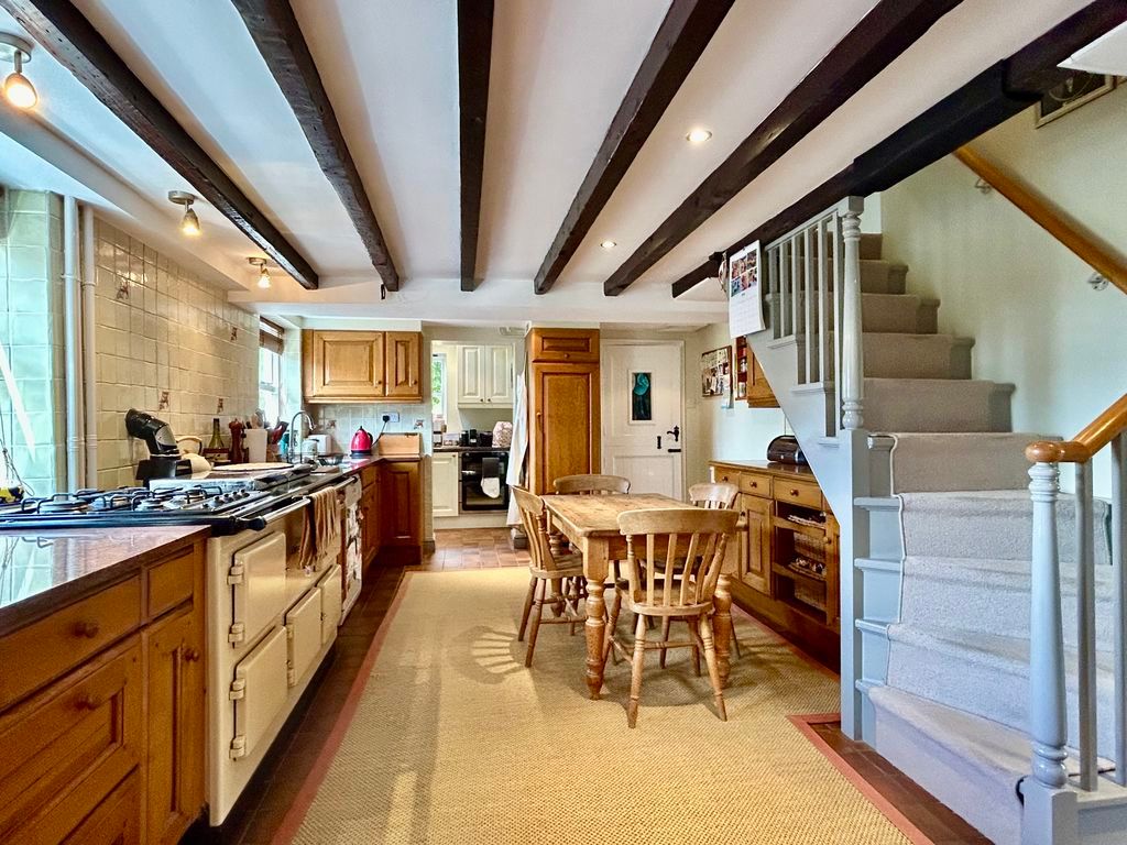 Property photo 2 of 31 Breakfast Kitchen