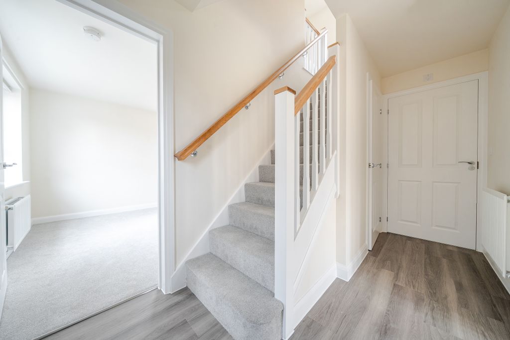 Property photo 2 of 12 Entrance Hall