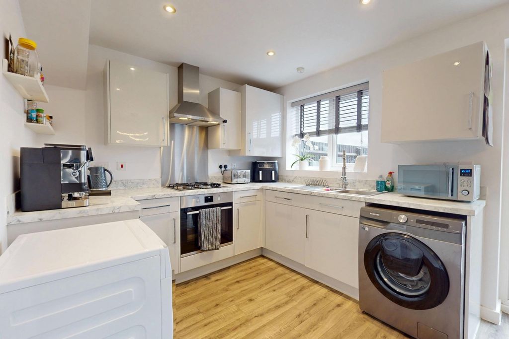 Property photo 2 of 18 5038473