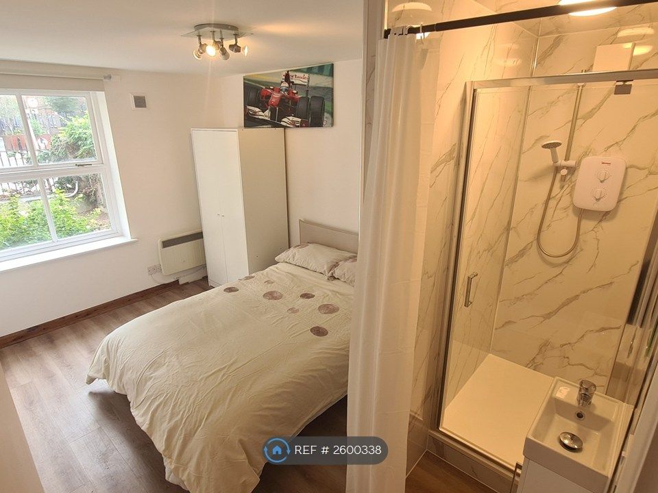 Property photo 1 of 11 Room 2 With Private Bathroom (11 Sq-m)
