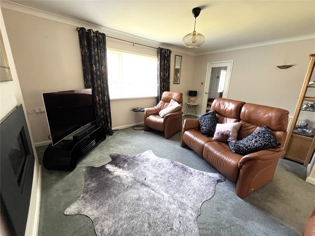 Property photo 2 of 23 Picture No. 15