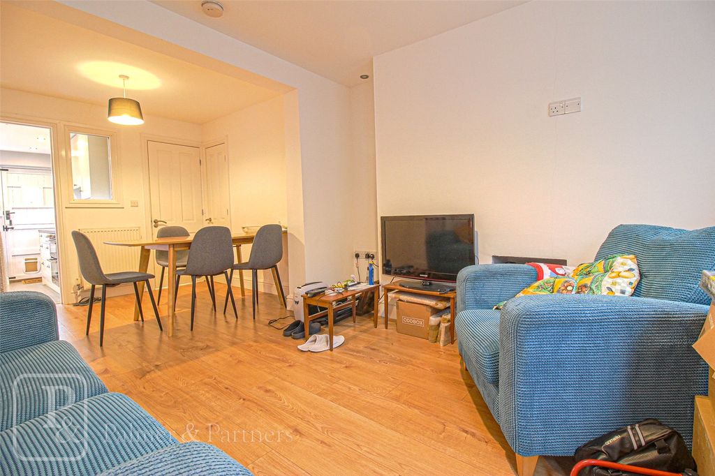 Property photo 1 of 14 Living Space