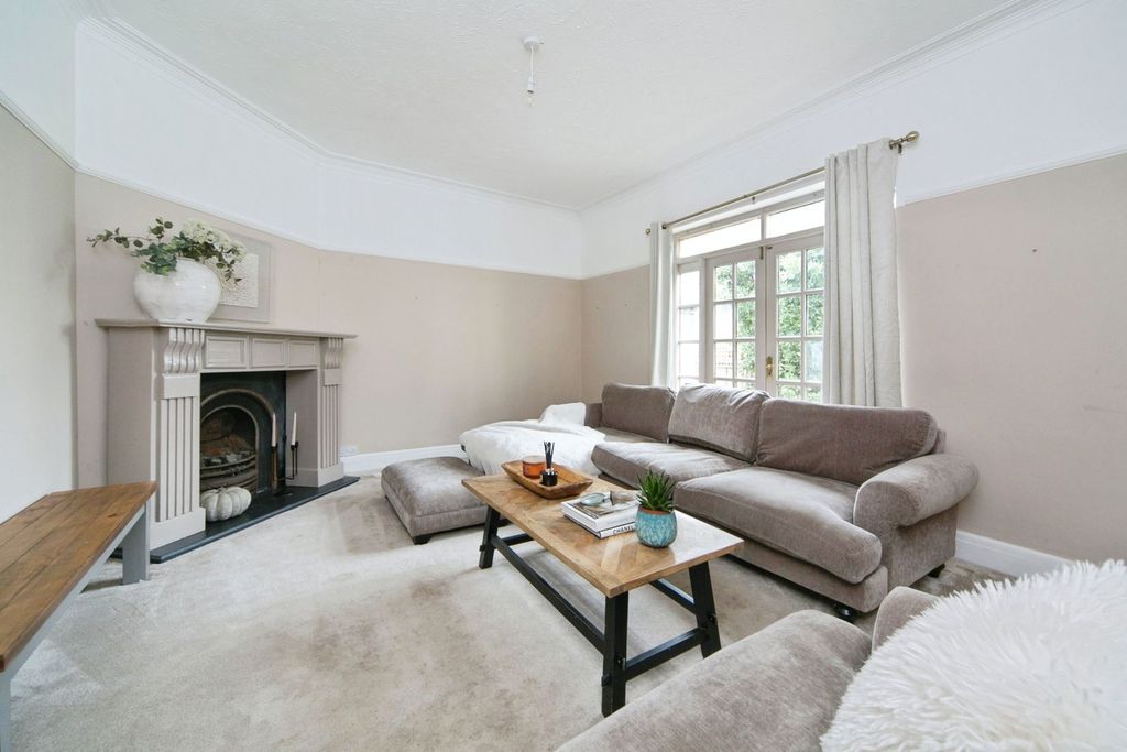 Property photo 2 of 25