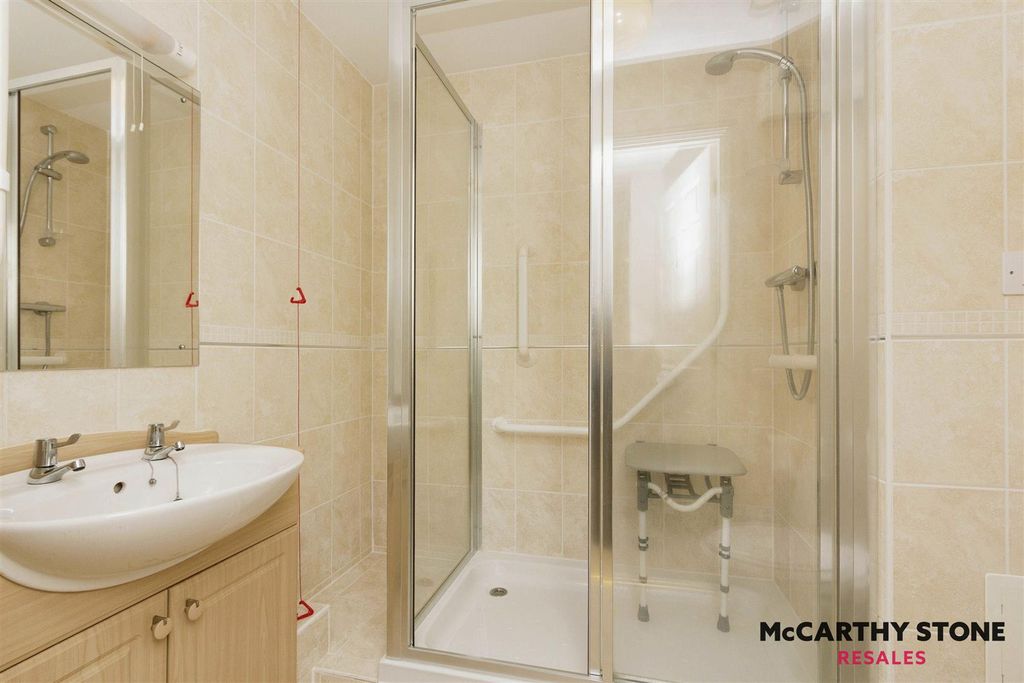 Additional image 6 of 2 bed flat for saleRadford Court, Tower Road, Liphook GU30