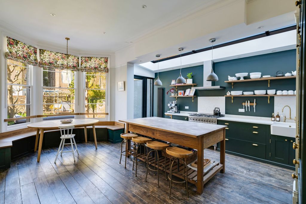 Property photo 1 of 36