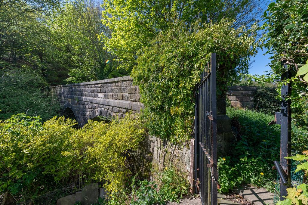 Property photo 3 of 43 Garden Backing Onto Otley Chevin