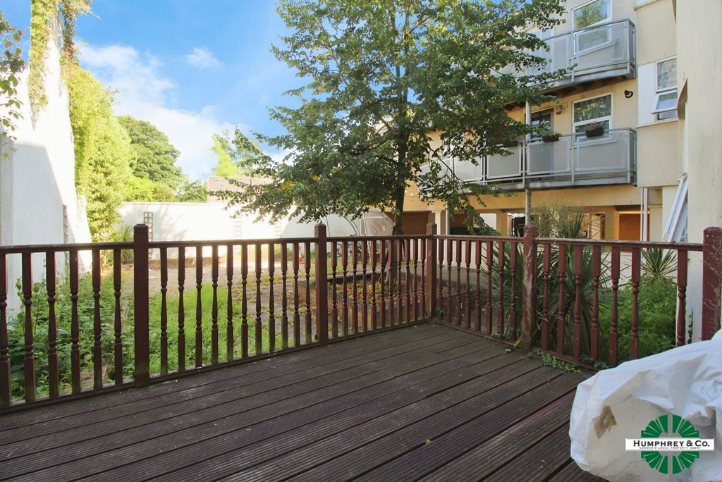 Property photo 2 of 6 Pbox-Garden-325428.Jpg