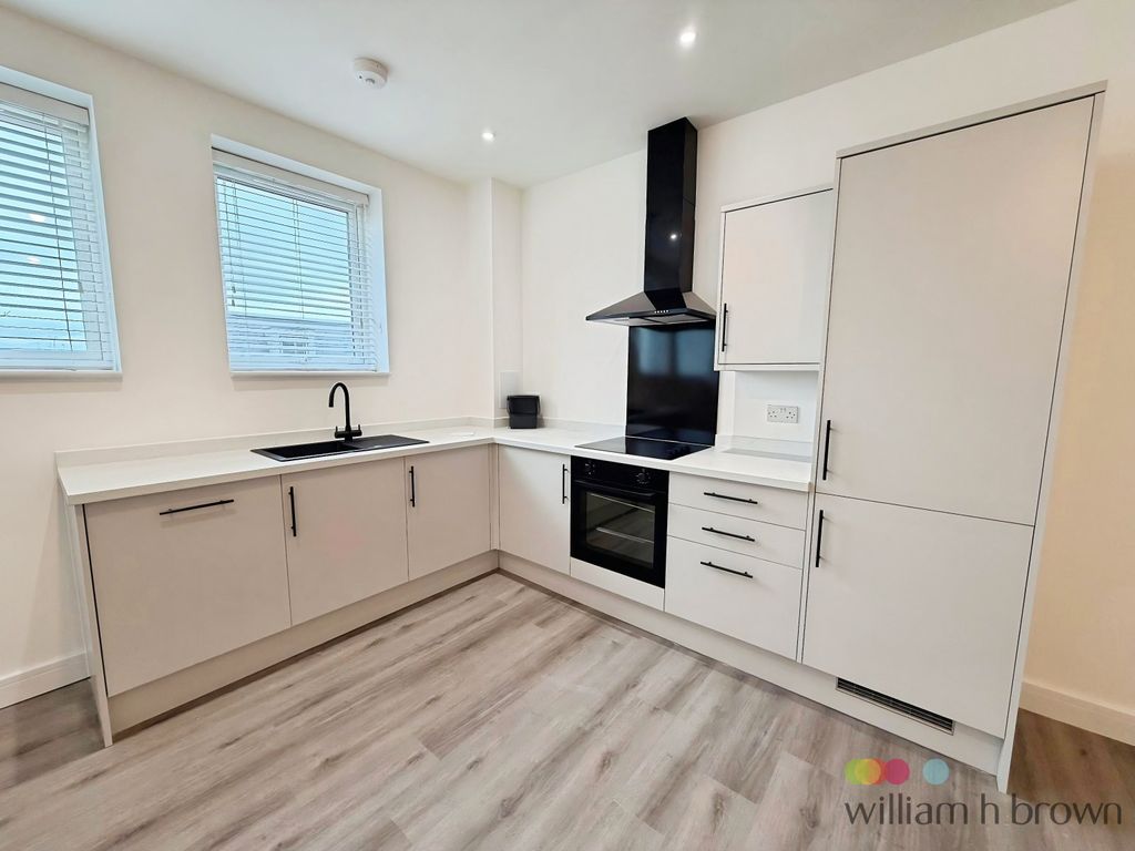 Property photo 3 of 19 Kitchen