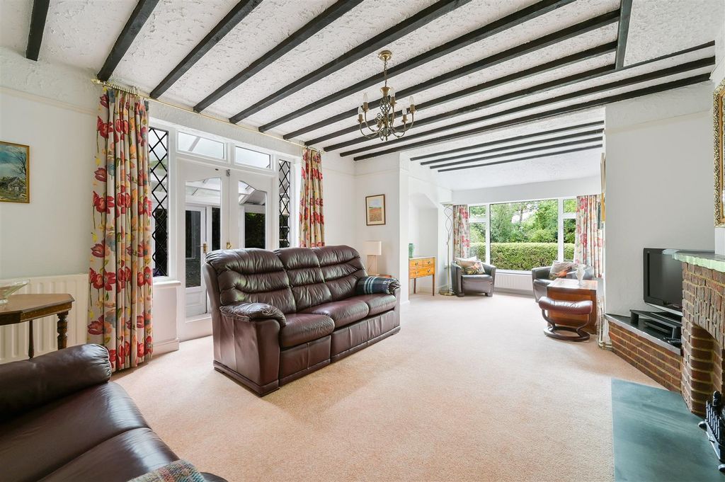 Property photo 3 of 26 Reigate Road - 8.Jpg