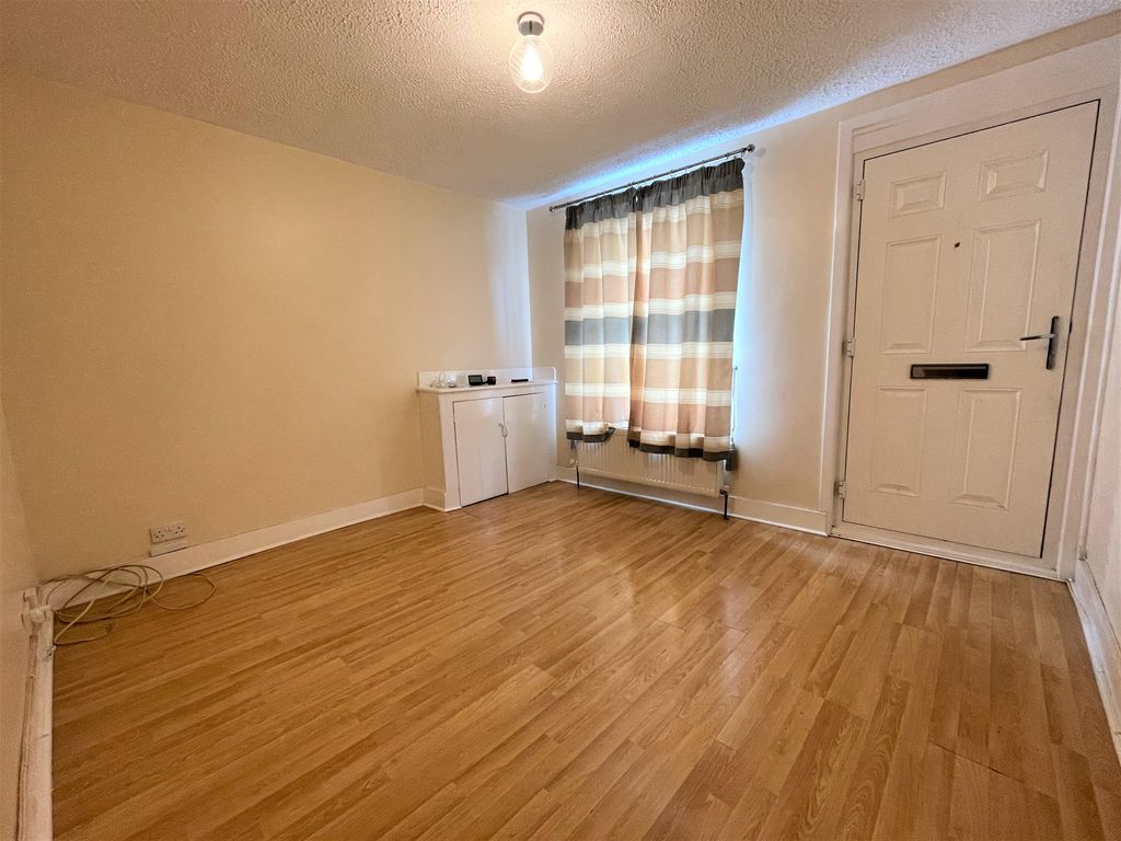 Property photo 2 of 7 Image