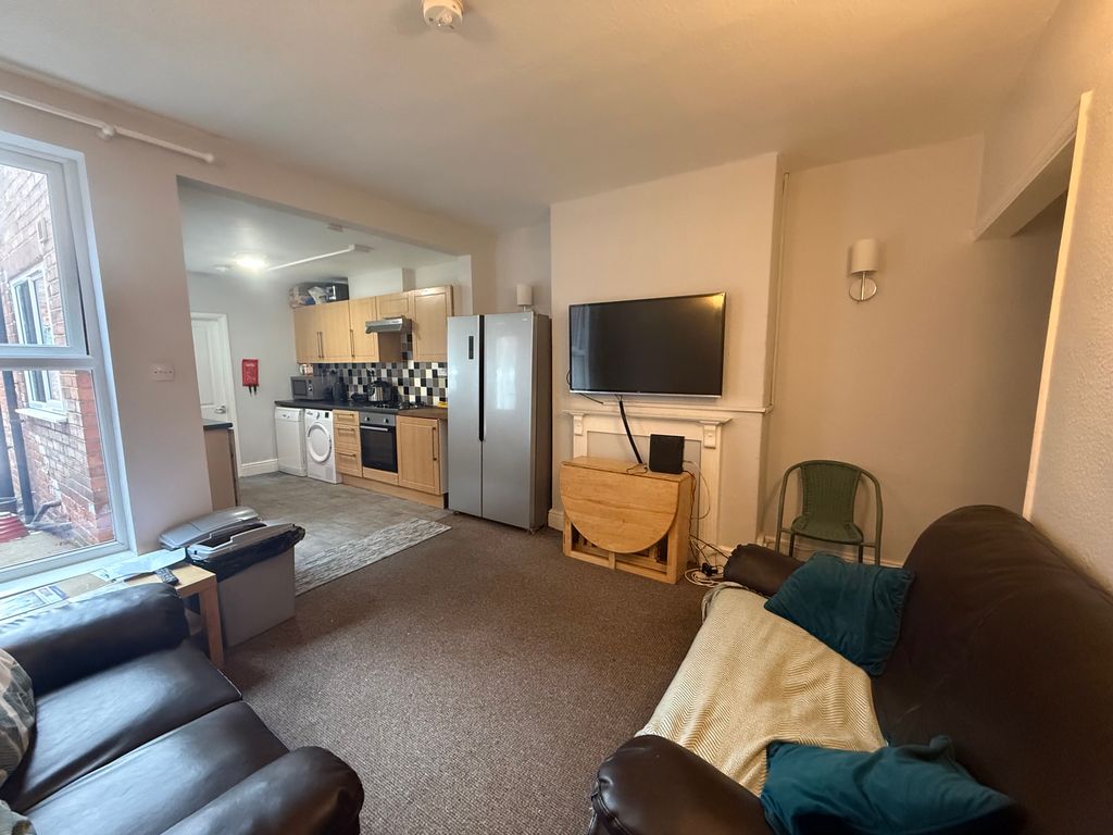 Property photo 2 of 7 Living Room