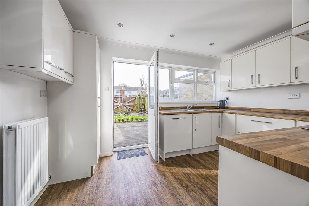 Property photo 1 of 25 29 Rowan Road, Havant-Porticomarketing-O'hara-21.J