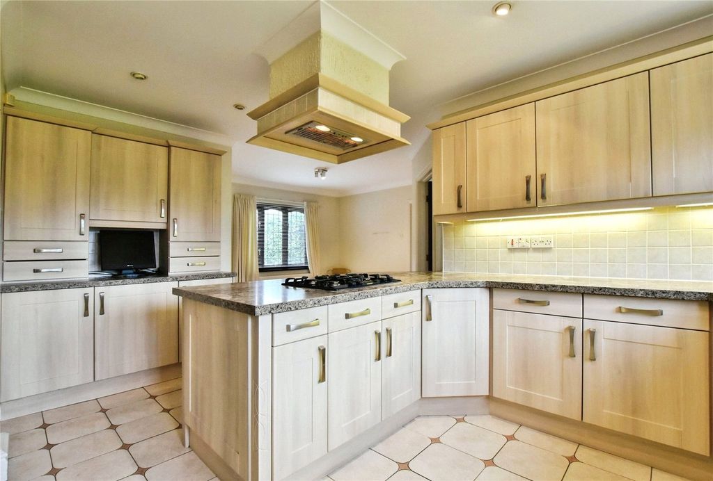 Property photo 3 of 32 Picture No. 28