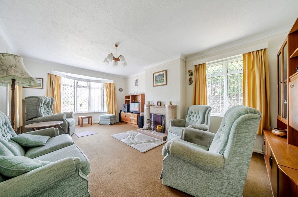 Property photo 2 of 14 1483512-9-6A42372...