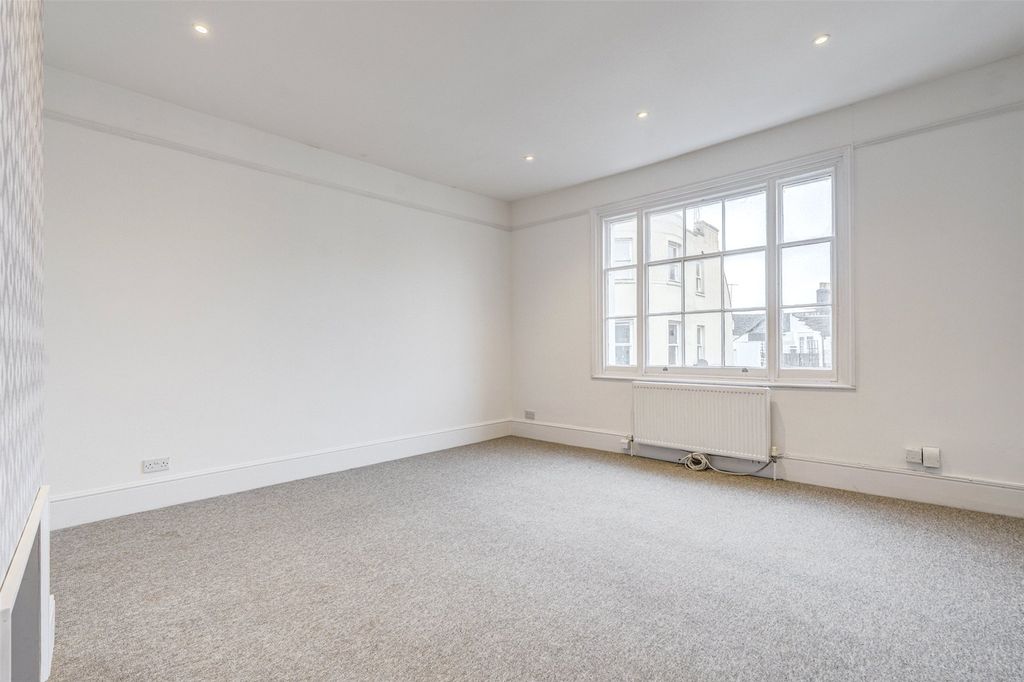 Property photo 3 of 11 Picture No. 05