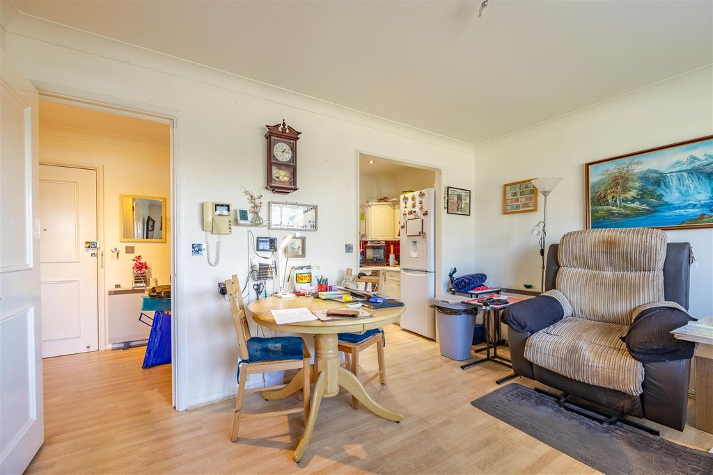 Property photo 2 of 11 Lounge