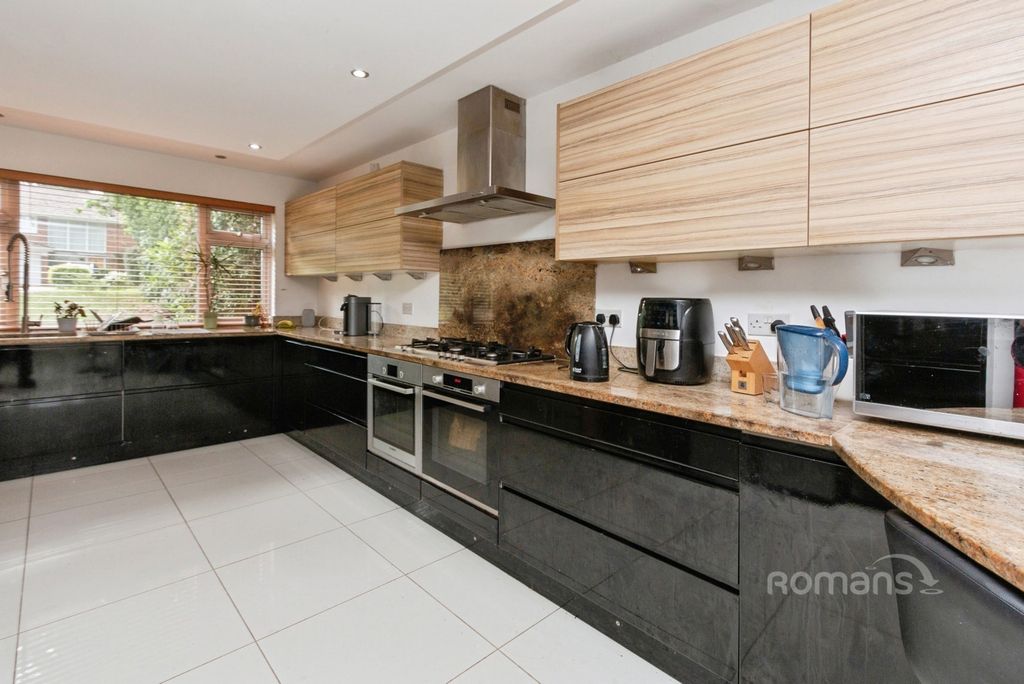 Property photo 3 of 15 Pbox-Img.Jpg