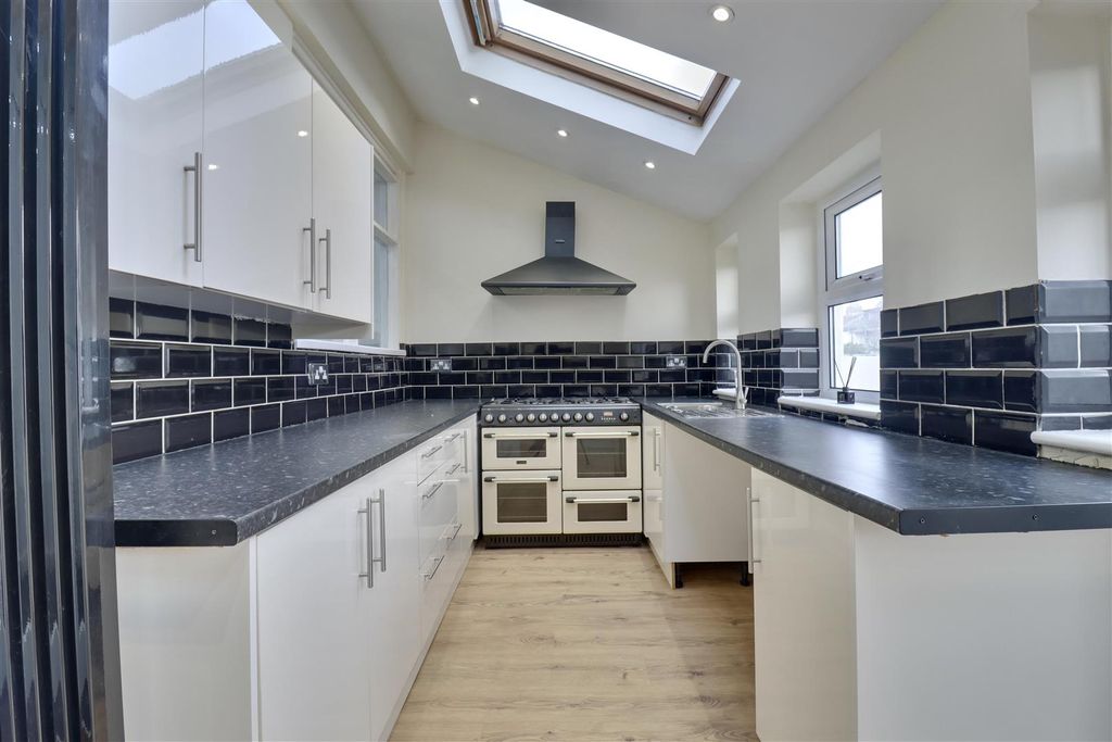 Property photo 2 of 15 C7C0523C-Ddba-4F07-A594-41F8DAB81Ff8_1_201_A.Jpeg