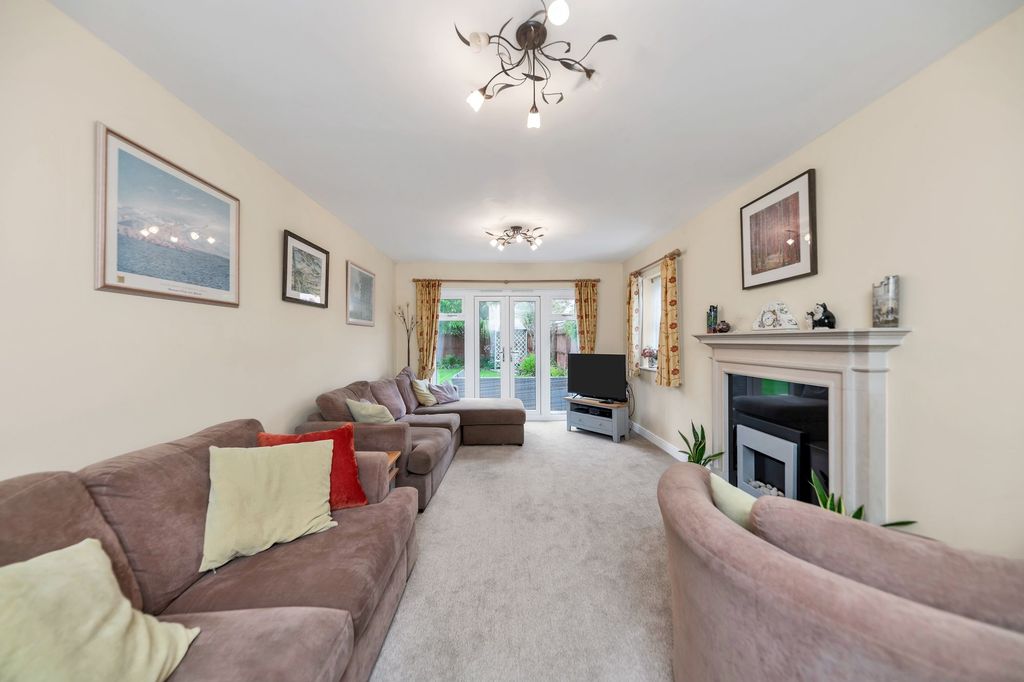 Property photo 2 of 31