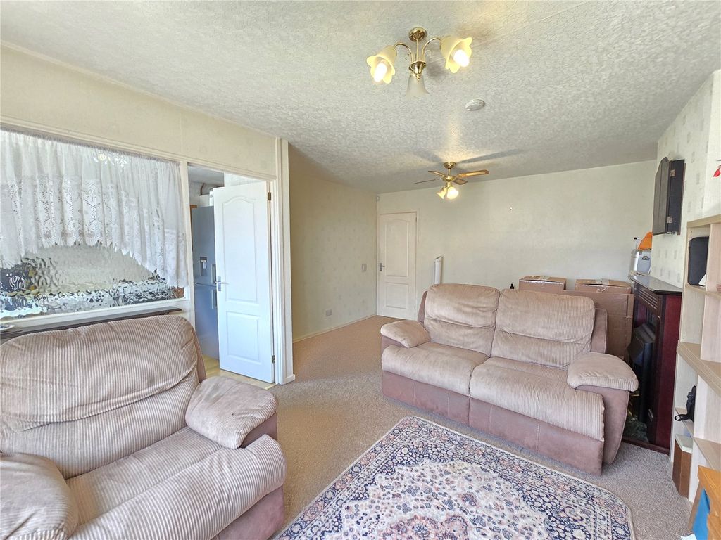 Property photo 2 of 12 Picture No. 17