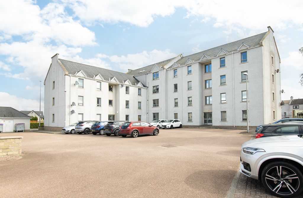 Property photo 2 of 19 Car Park