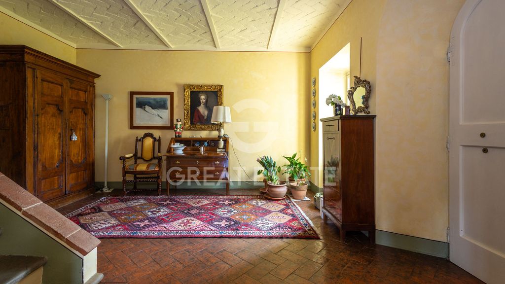 Property photo 2 of 40 Interiors