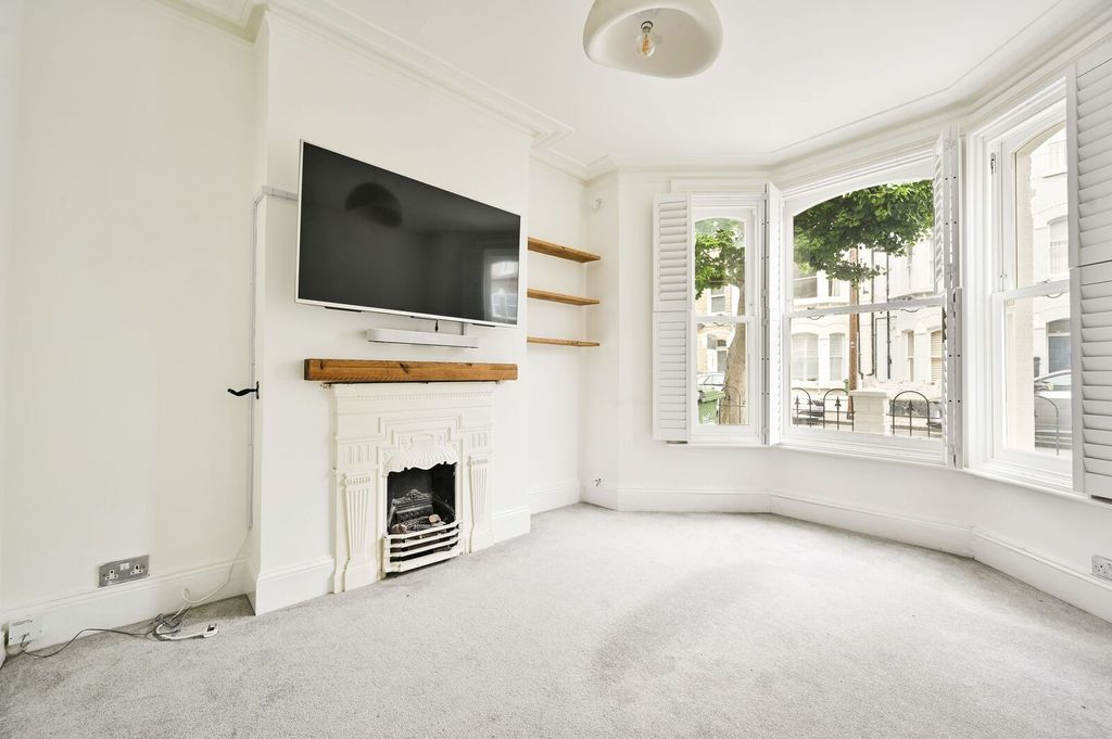 Property photo 2 of 8
