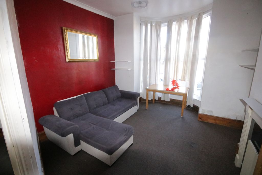 Property photo 2 of 9 Lounge