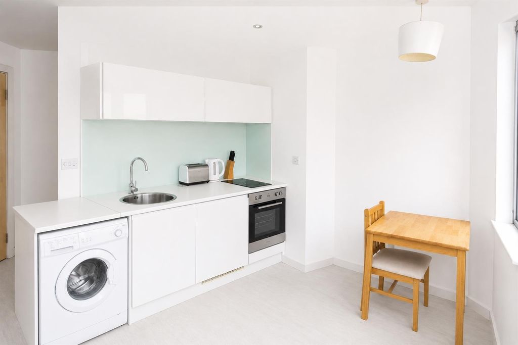Property photo 2 of 6 Bright Modern Kitchenette With Integrated Oven...