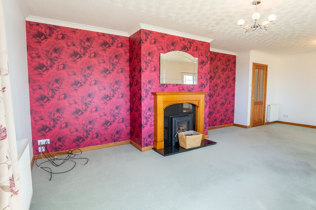 Property photo 3 of 43