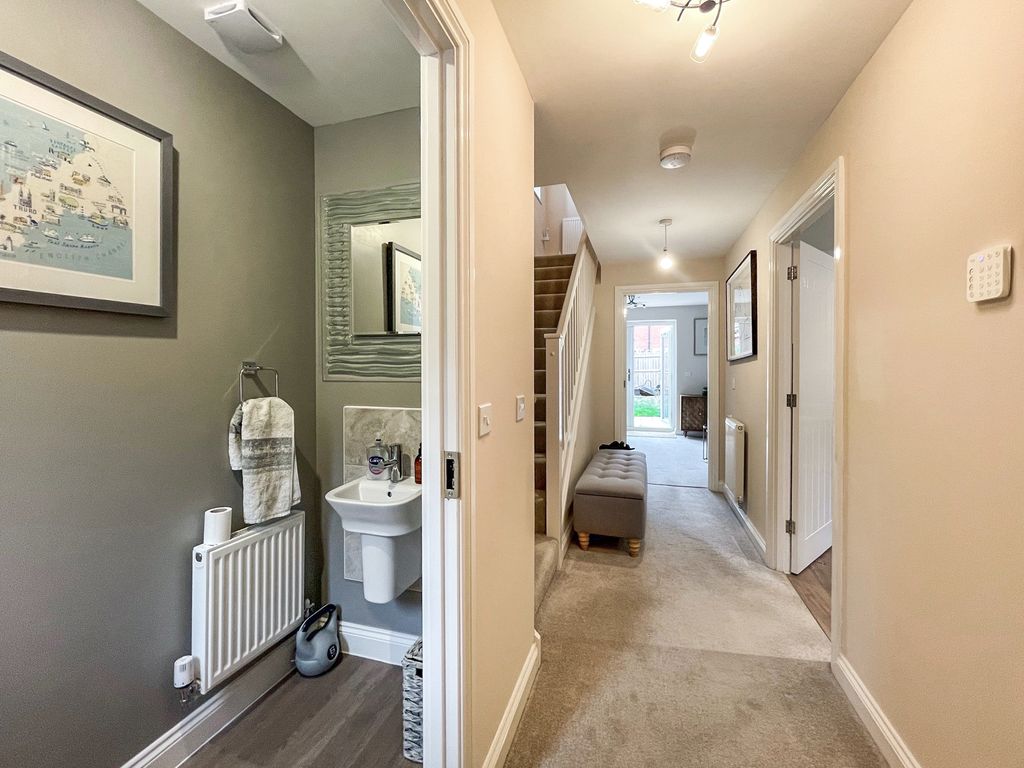 Property photo 3 of 17 9