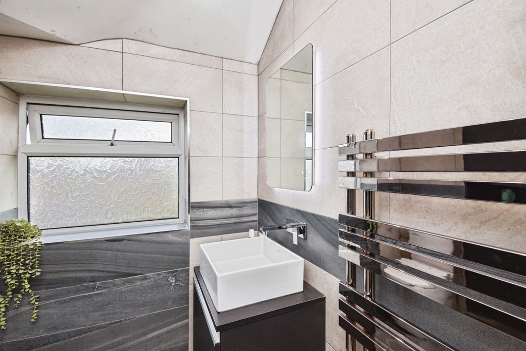 Property photo 3 of 20 Pbox-Img.Jpg