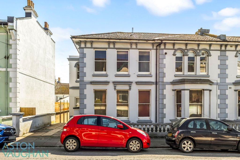 Property photo 2 of 16 5118381