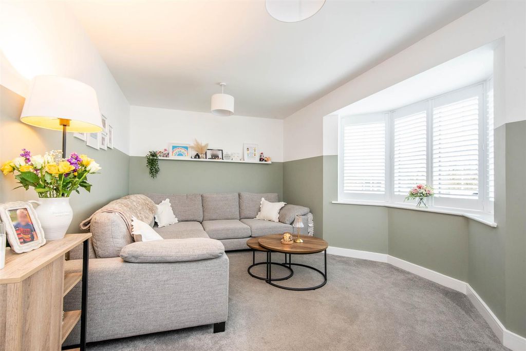 Property photo 3 of 22 Lounge